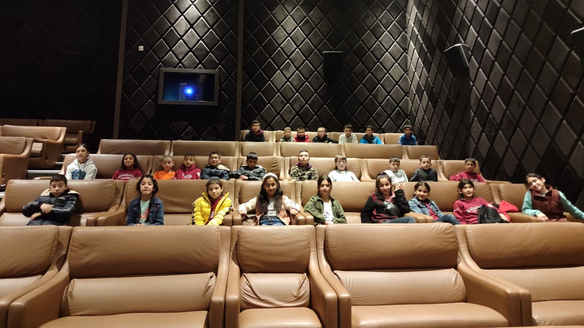 5. Sınıflarla Yabancı Dil Dersinde 'Movies' ünitesi kapsamında gezi kulübü olarak sinema gezisi düzenlendi.